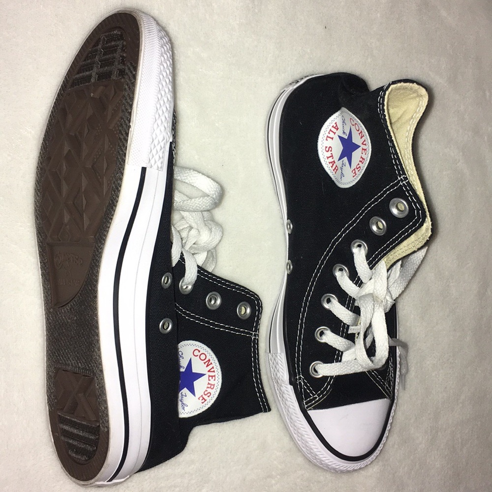 BRAND NEW ALL STAR CONVERSE (SIZE 7)